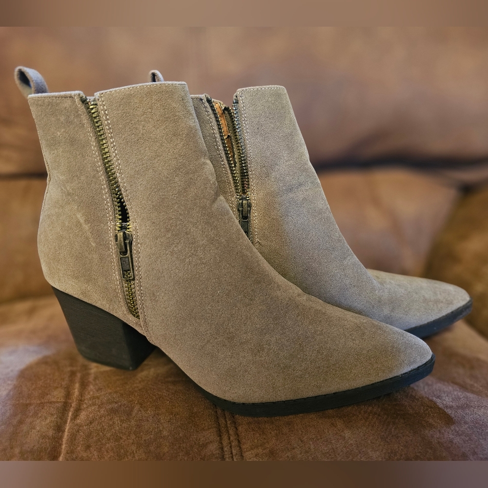 Celeste-6 Texas Style Ankle Boots with Zipper Accent
